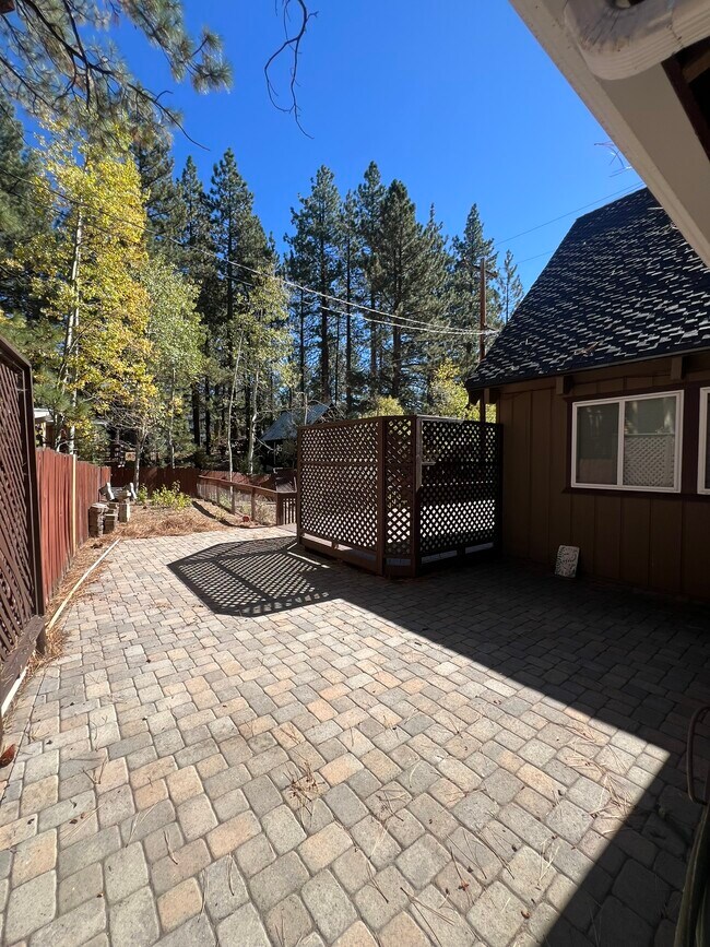 Building Photo - 933 Edgewood Cir