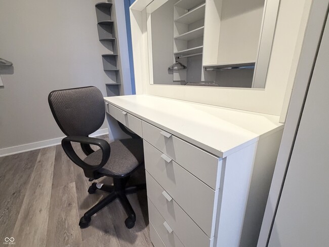 Building Photo - 656 N Beville Ave