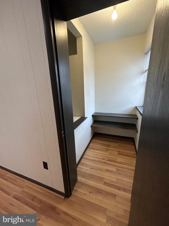 Building Photo - 400 Main St