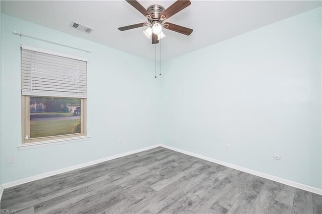 Building Photo - 1545 Lakeport Ct