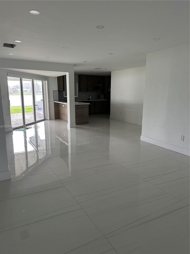 Building Photo - 14830 Harding Ln