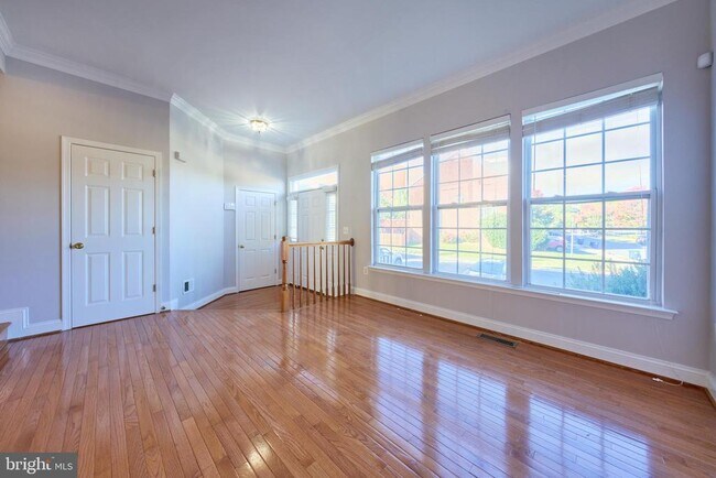Building Photo - 685 Springhouse Square SE