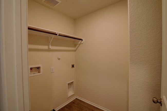 Building Photo - 9279 Laiden Crk Trl