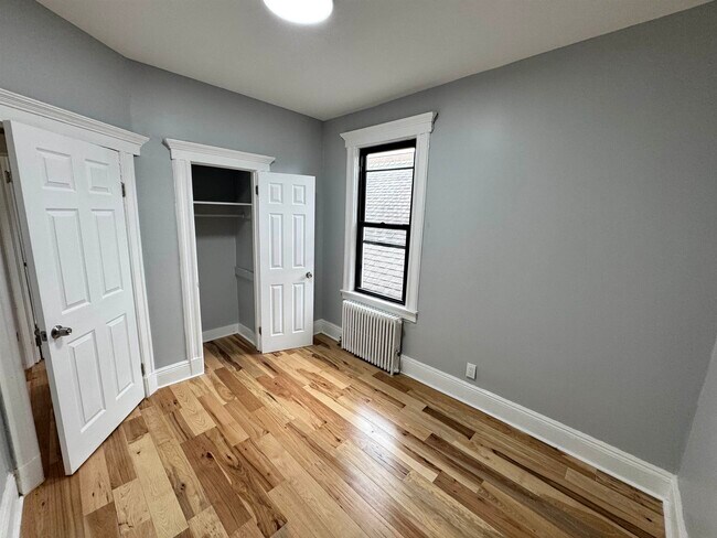 Building Photo - 136 W 25th St