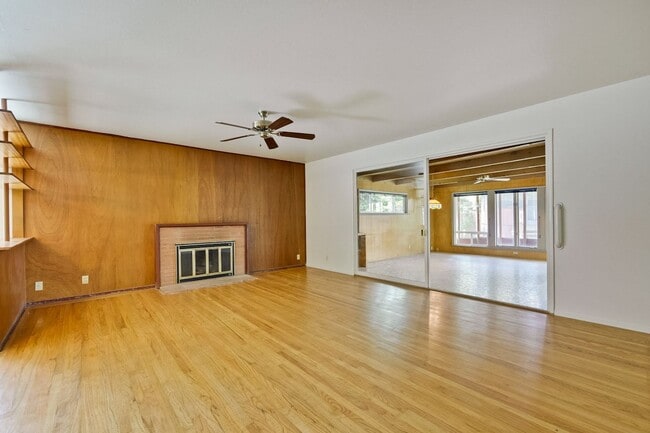 Building Photo - 160 Kit Carson Ct
