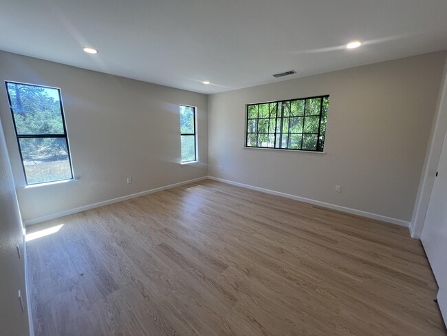 Building Photo - 41256 Sky Vista Pl