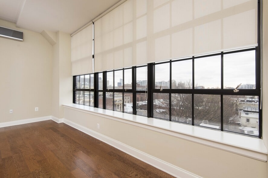 Building Photo - 600 N Broad St