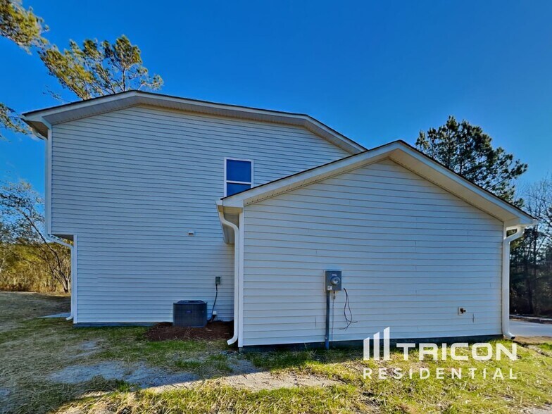 Building Photo - 35 Drake Cir