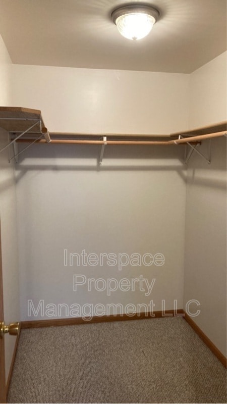 Building Photo - 1335 Rock Run Dr