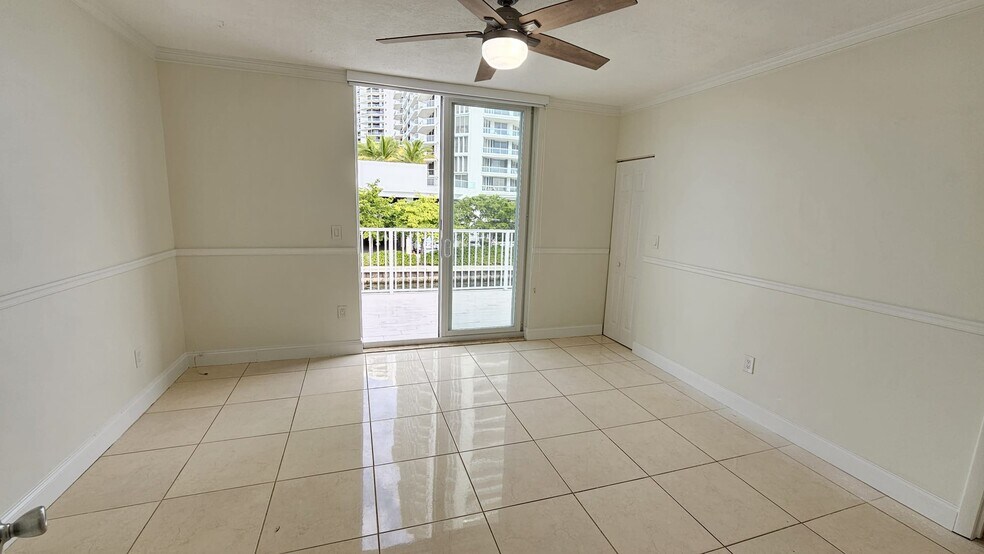 Building Photo - 3745 NE 171st St