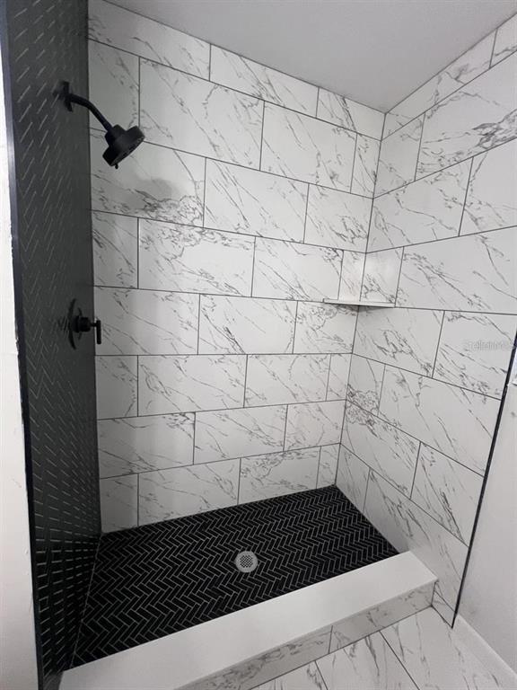 Building Photo - 1355 Lakeview Rd