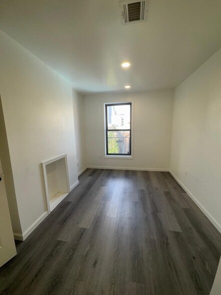 Building Photo - 51 New St