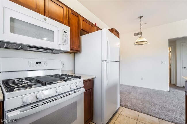 Building Photo - 2291 W Horizon Ridge Pkwy