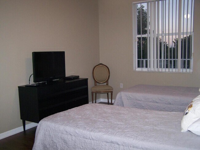 Building Photo - 2100 Greenview Shores Blvd