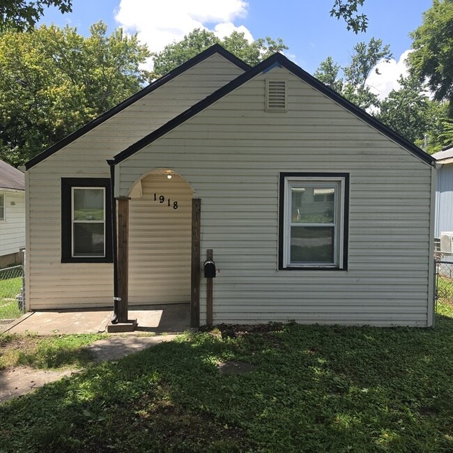 Building Photo - Cozy 3 bedrooms and 1 full bath home located on S Willow Ave in Independence, MO
