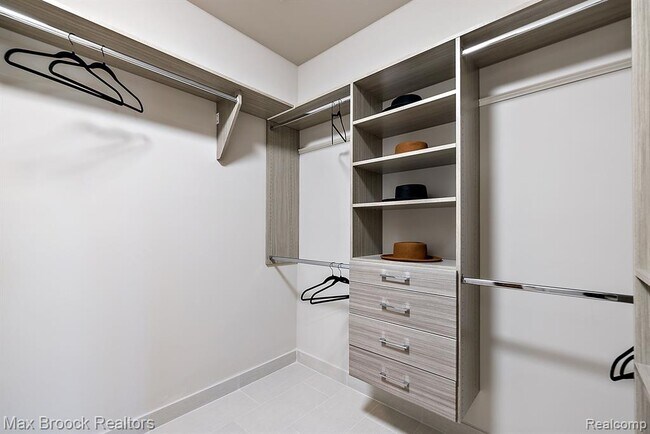 Building Photo - 1521 Tribute Dr