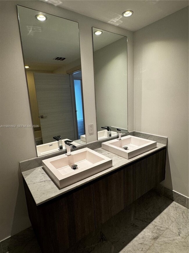 Building Photo - 801 S Miami Ave