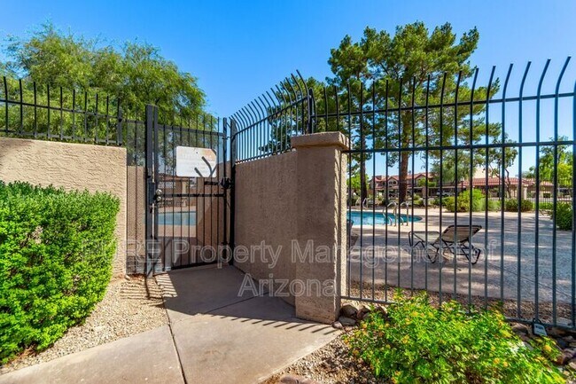 Building Photo - 8625 E Belleview Pl