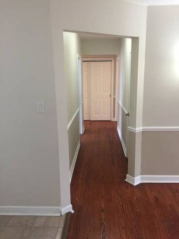 Building Photo - 5653 N Spaulding Ave