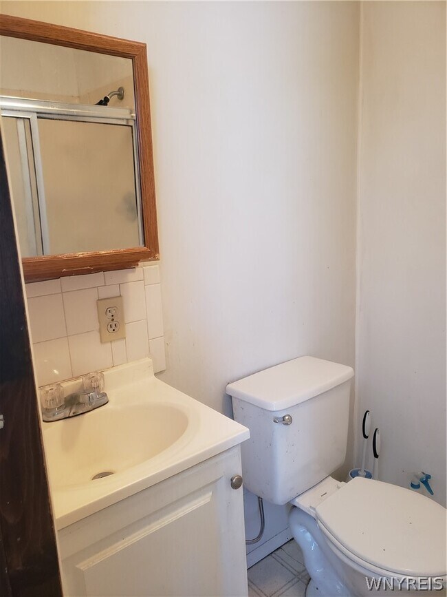 Building Photo - 91 Springville Ave