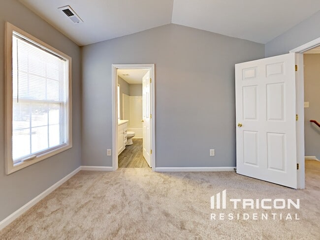Building Photo - 3014 Great Falls Dr