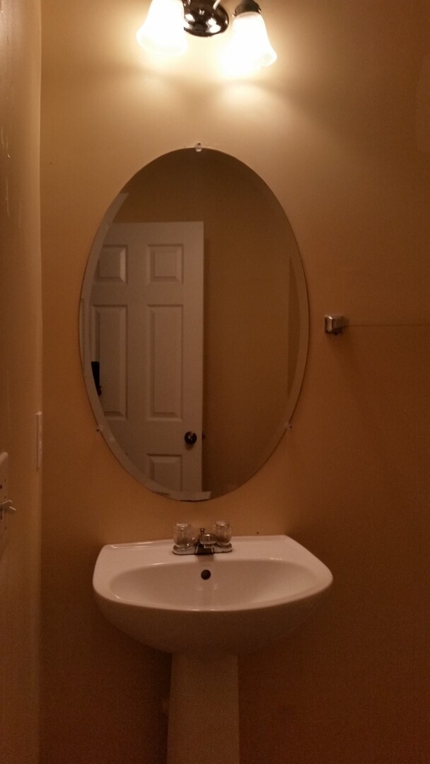 Building Photo - Swim Community - 4bd x 2 1/2bth w/2 Car Ga...