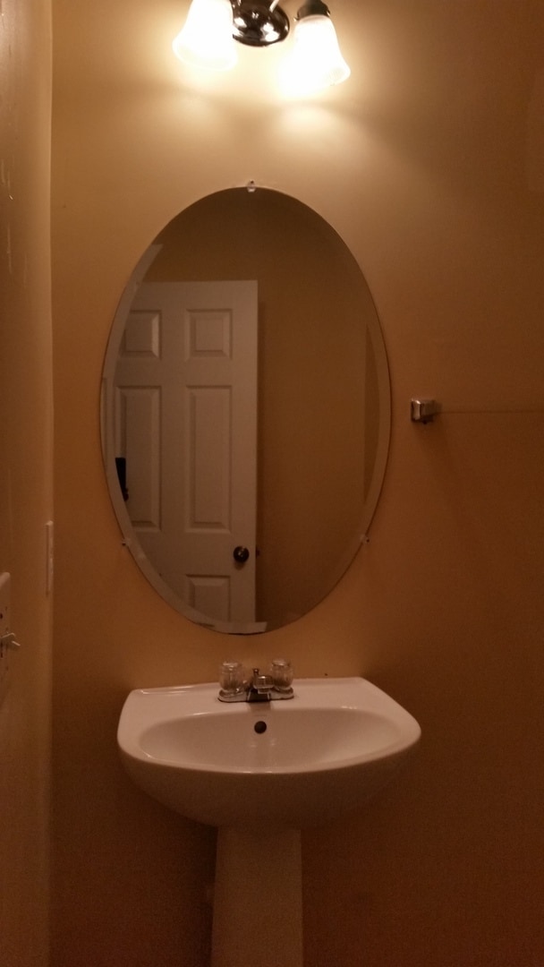 Building Photo - Swim Community - 4bd x 2 1/2bth w/2 Car Garage  (181 Bus Route) no sec 8