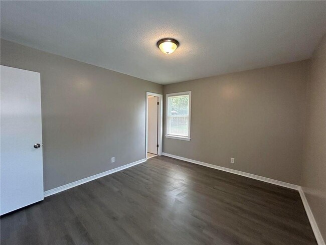 Building Photo - 506 Seville Dr