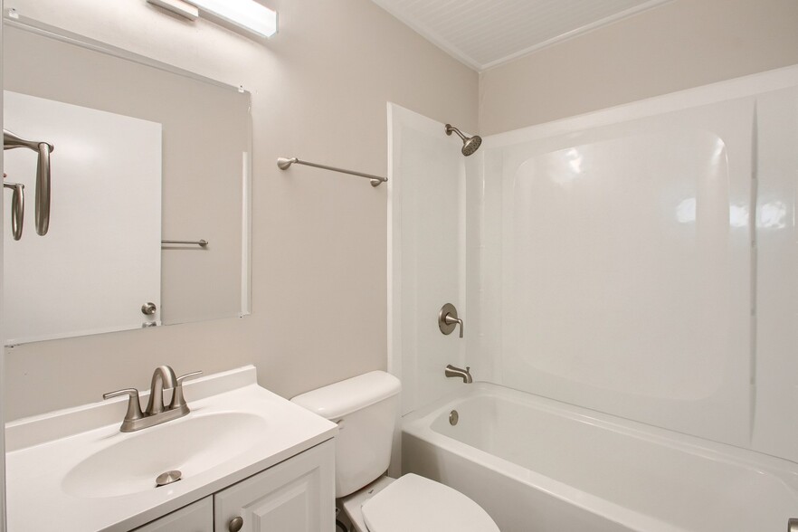 Building Photo - 4233 Valley Grove Dr