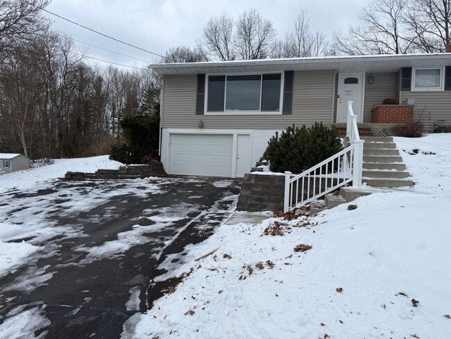 Building Photo - 17 Dover Dr