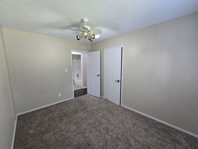 Building Photo - YOU CAN STOP YOUR SEARCH! Jeffersontown / Jtown Rental with 3 Bedrooms, 1 Full Baths, Ranch, 1 Ca...