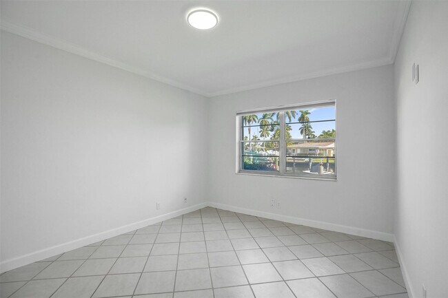 Building Photo - 2201 SE 9th St