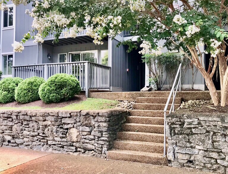 Building Photo - 21 Vaughns Gap Rd