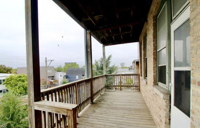 Building Photo - 2941 W Belmont Ave