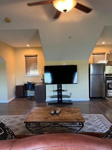 Building Photo - 15074 Lindark St