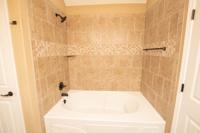 Building Photo - Pet Friendly Three Bedroom with Bonus!