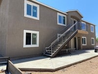 Building Photo - 2 bedroom 1 bath unit available