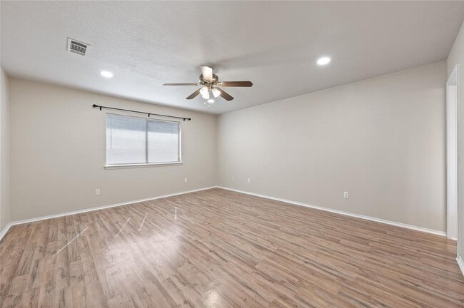 Building Photo - 210 Mesquite Cir