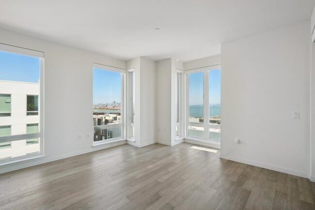 Building Photo - 10 Innes Ct