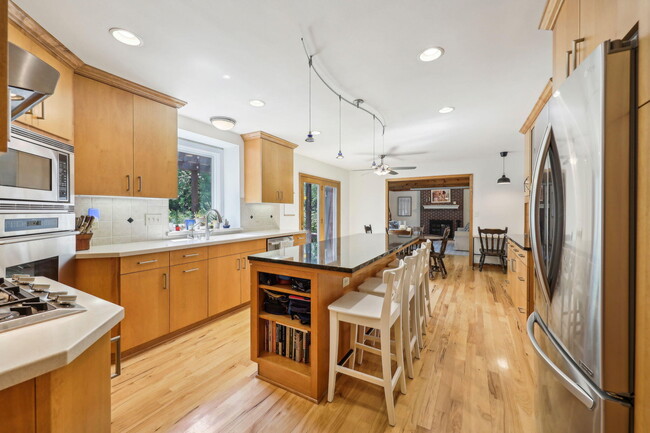 Building Photo - 14445 Cameron Ct