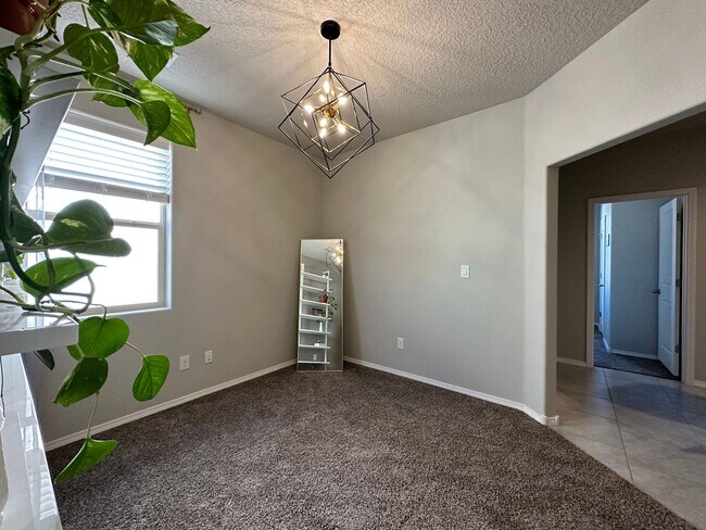 Building Photo - Beautiful Spacious Home!! Don't miss this ...