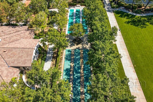 Building Photo - 55+ Age Community – Charming 2 Bed / 2 Bat...
