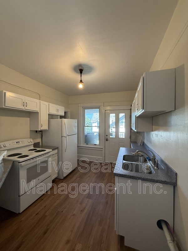 Building Photo - 258 Pearl St