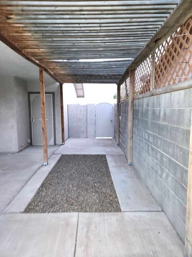 Building Photo - 3 bedroom - 2 bath home for Rent
