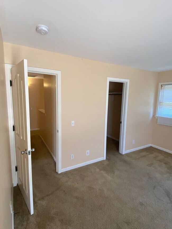 Building Photo - 6736 Sueno Rd