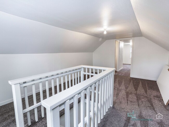 Building Photo - Beautifully Renovated 3-Bedroom Home with ...