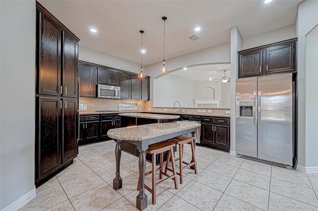 Building Photo - 30806 Academy Trace Dr