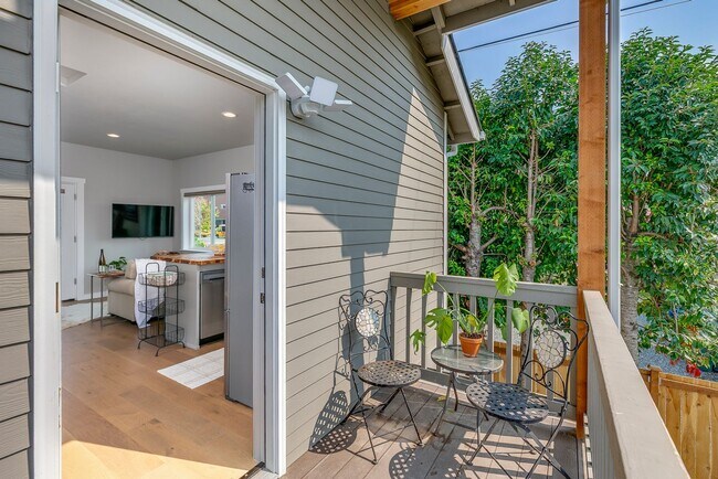 Building Photo - 431 Ave F