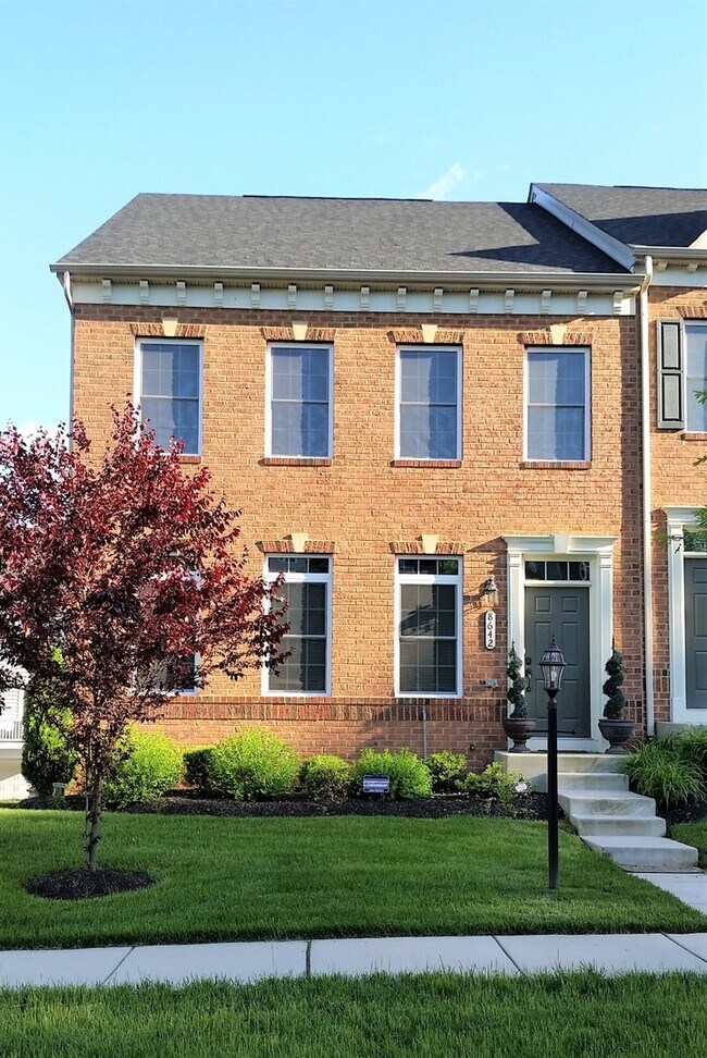 Building Photo - Luxury Living in Meadowvale – 4BR/3.5BA Duplex with Over 2,800 Sq Ft