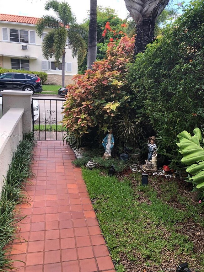 Building Photo - 248  Majorca Ave 248 Coral Gables Fl 33134